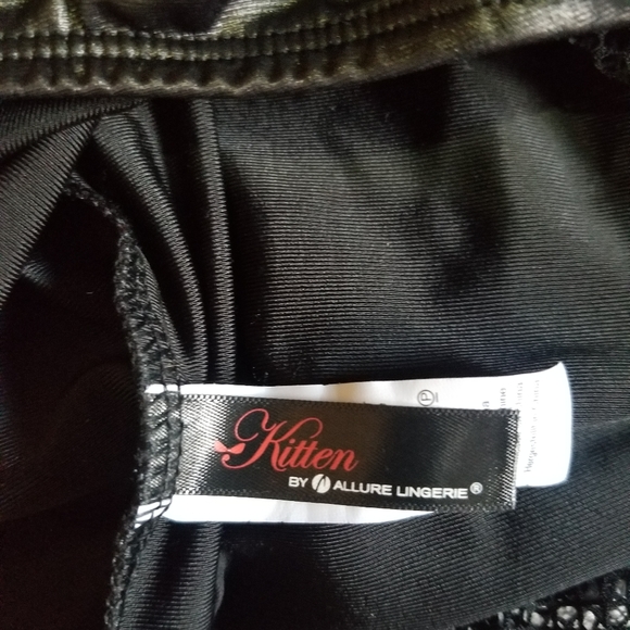 Lingerie - Picture 2 of 3